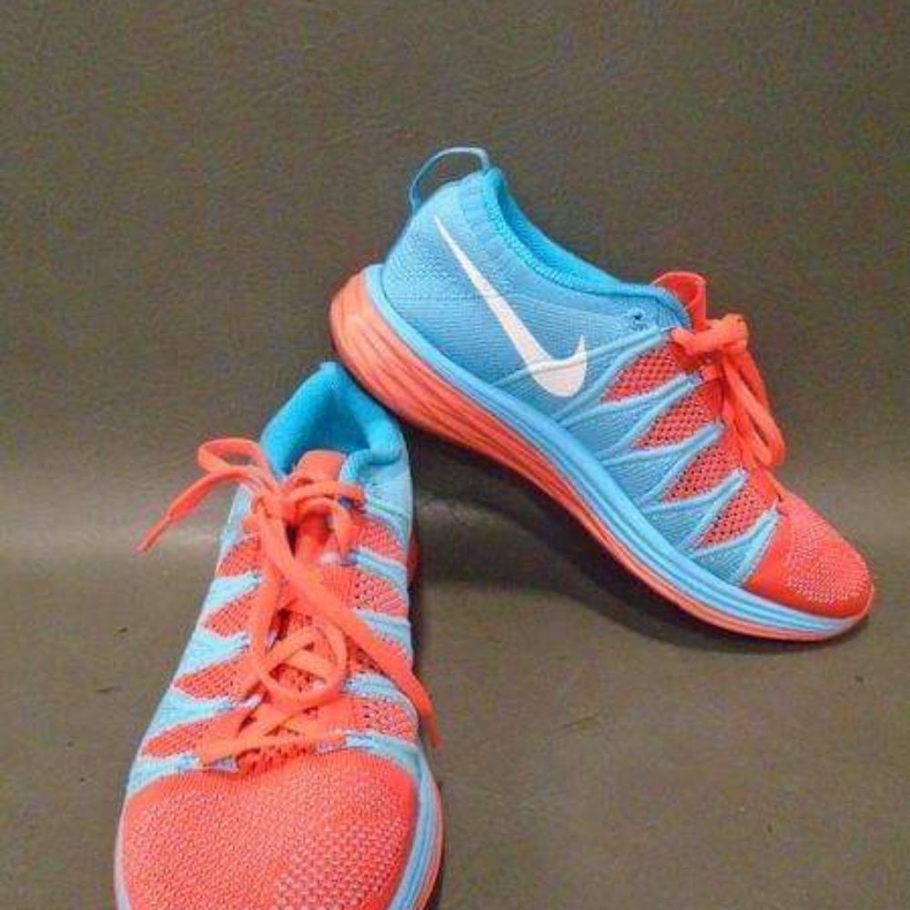 Nike - Picture 3 of 5